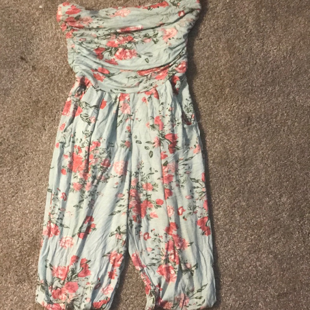 Sleeveless pants romper